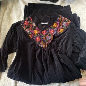 Vintage Vanity Fair Black Embroidered Maxi Loungewear House Gown Robe NWT Large